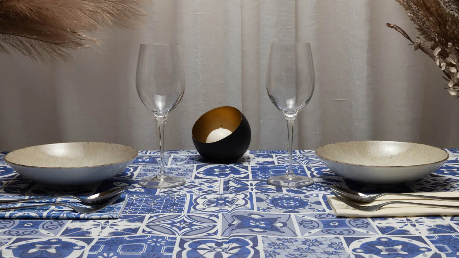 Tovaglie-tnt-Airlaid-Maiolica-blu-abbinamenti