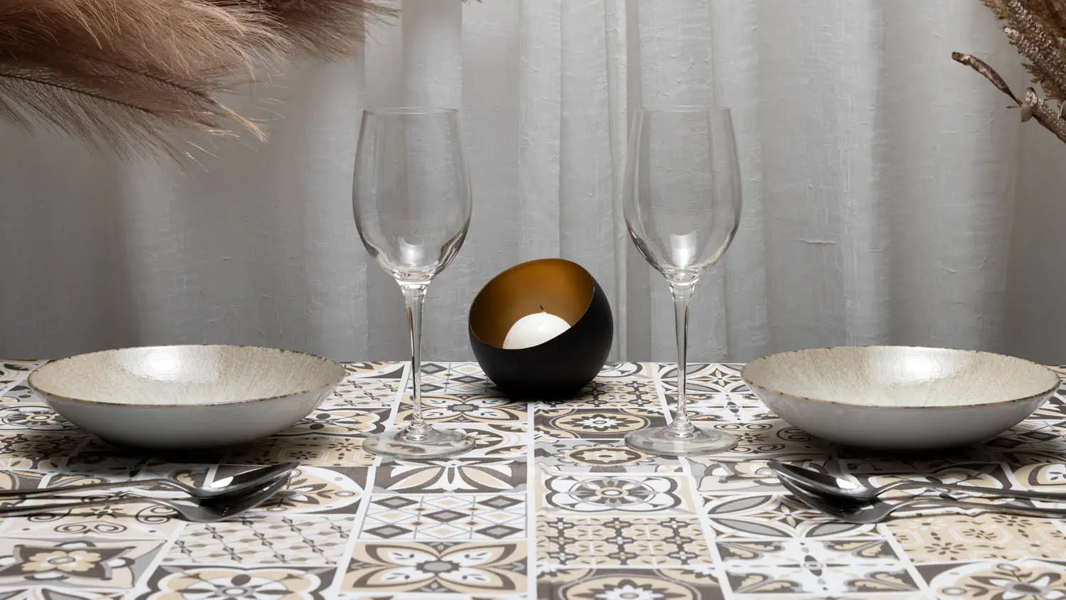 Tovaglie-tnt-Airlaid-Maiolica-cacao-abbinamenti TOVAGLIA 100X100 IN AIRLAID COMPOSTABILE MONOUSO Maiolica cioccolato